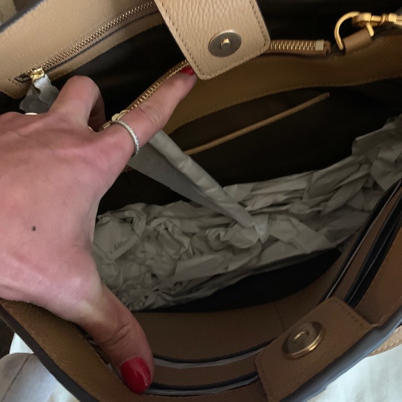 SOLDโ๏ธAuthentic TORY BURCH pebbled leather Satchel/Crosby 2 compartments - Picture 15 of 16